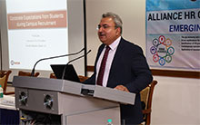 Mr. Vivek Jain, Exec. VP & Head -HR Kotak Mahindra Bank during the session 1