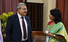 Dr. Anubha with Mr. Vivek Jain, Exec. VP & Head-HR Kotak Mahindra Bank