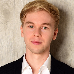 Dr. MAXMILIAN GENER LEVERHUIME