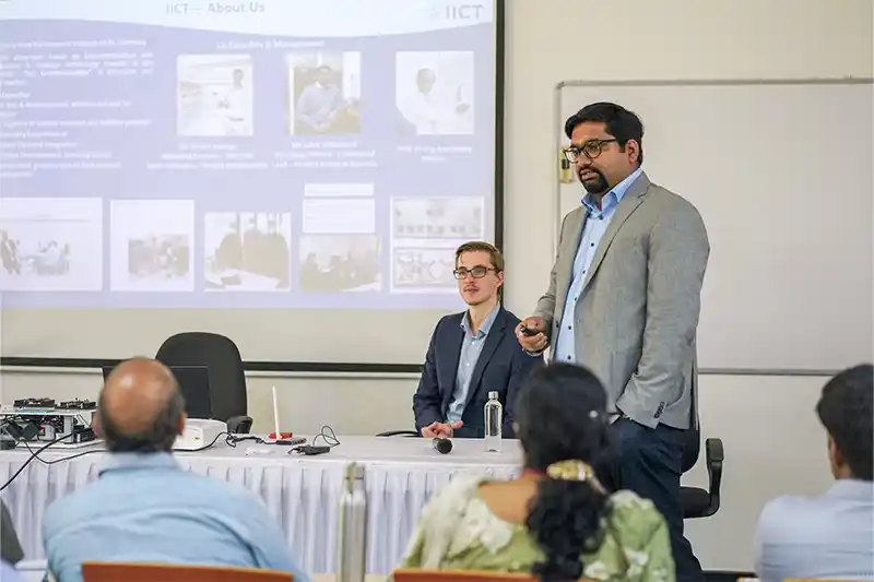 -hosts-seminar-on-5g 11