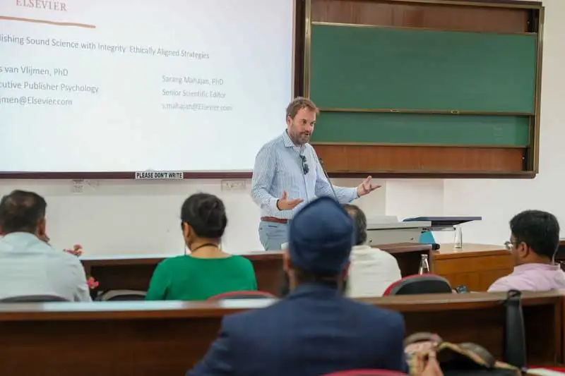 Good Practices for Publishing in Top Social Science Journals - 10