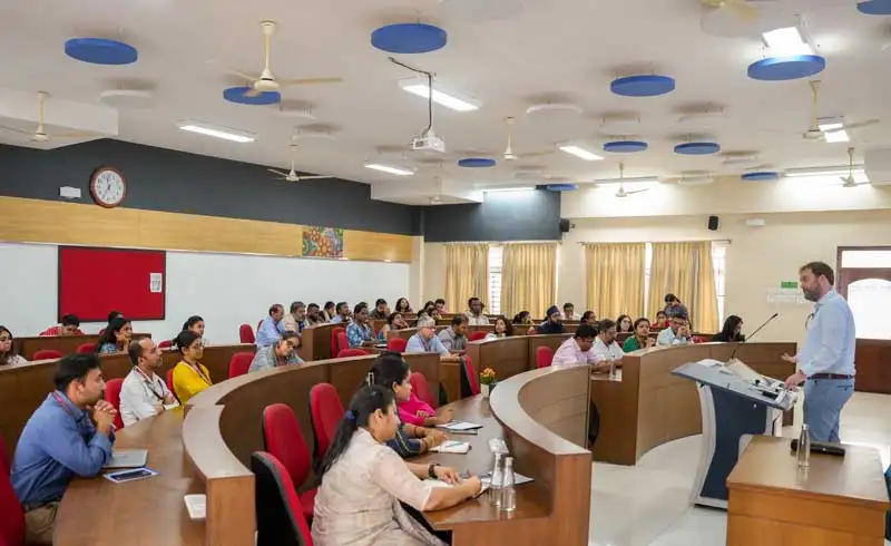 Good Practices for Publishing in Top Social Science Journals - 4