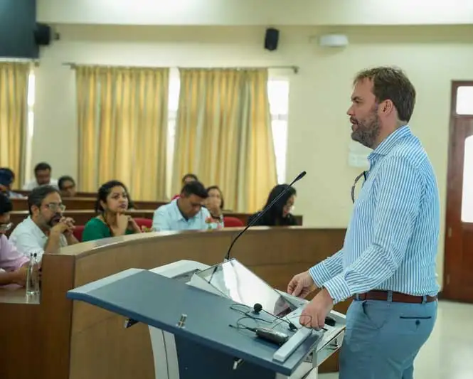 Good Practices for Publishing in Top Social Science Journals - 5