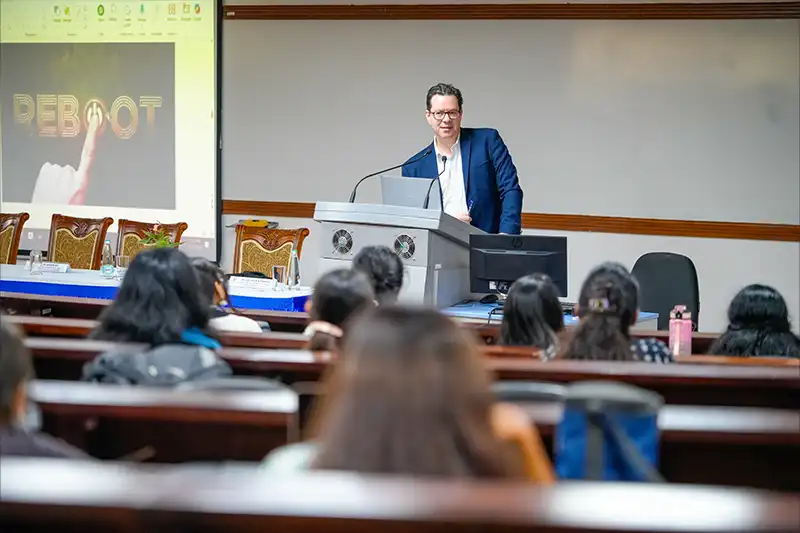 New Media, New Society by Dr. Glenn Muschert, Professor at Khalifa University, UAE - 4