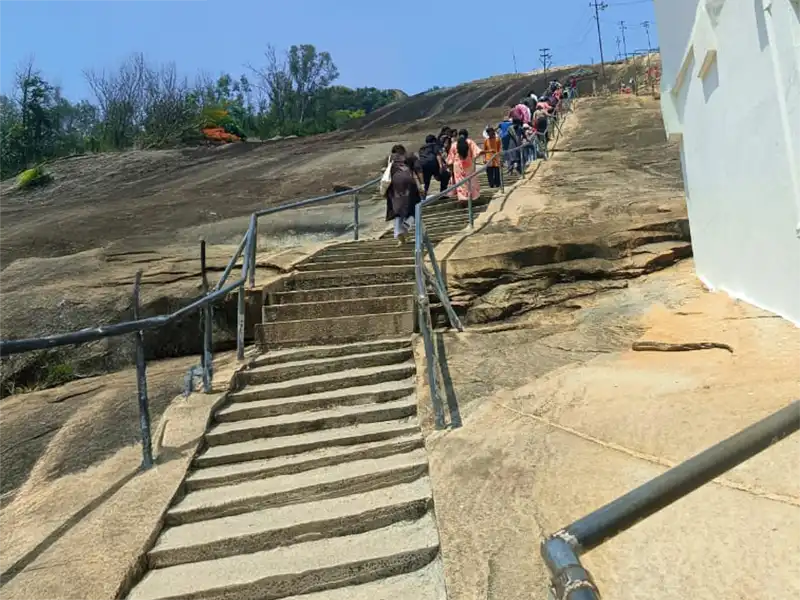 Shravanabelagola Field Visit: A Joint Learning Experience in Art, Language, and Heritage 4