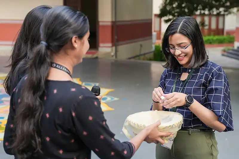 Threads of Us: Navigating Relationships, Friendships & Belonging    - 3