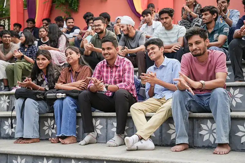 Threads of Us: Navigating Relationships, Friendships & Belonging    - 4